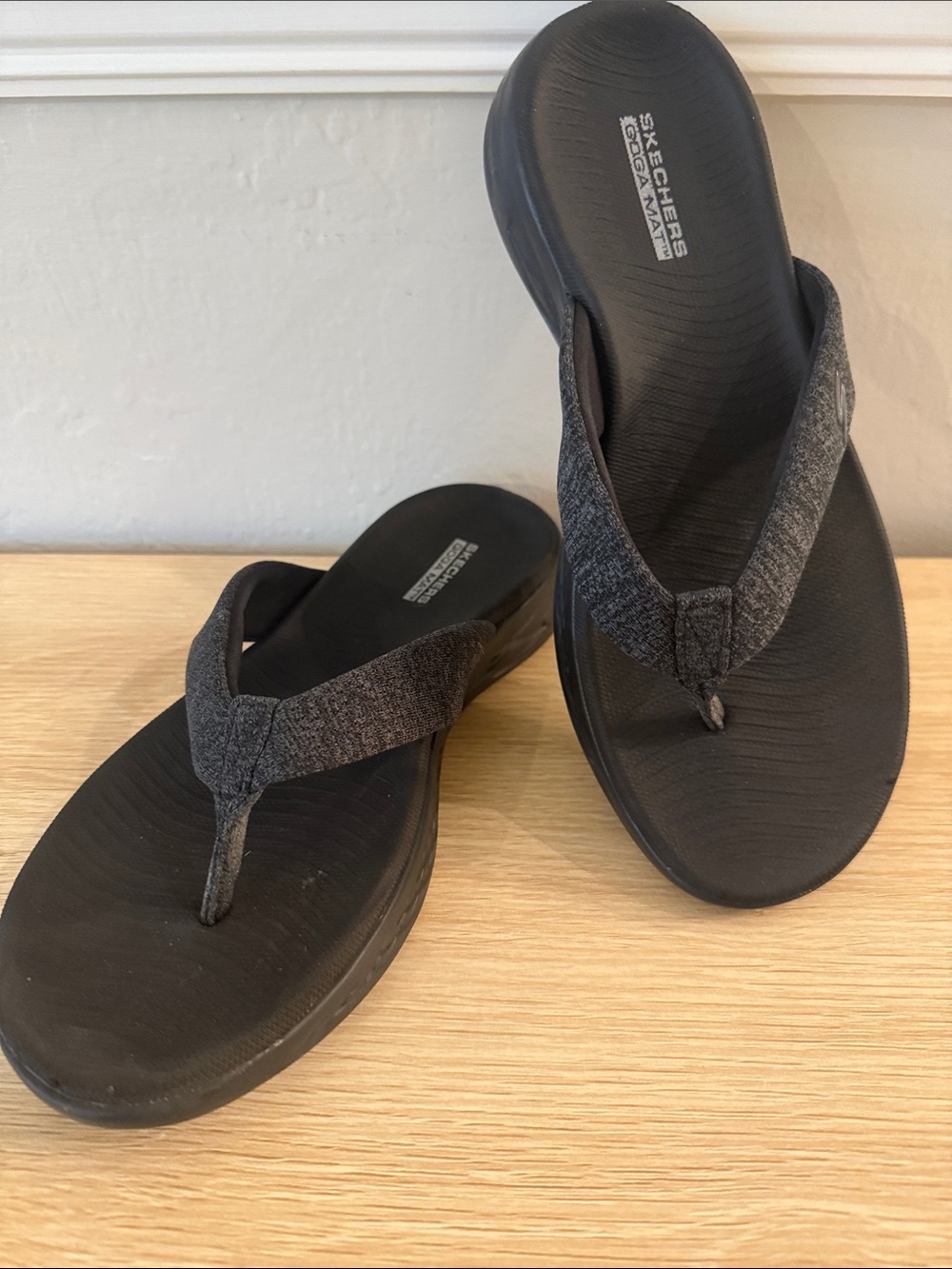 Skechers Black and Grey “Yoga Mat” Thong Sandals